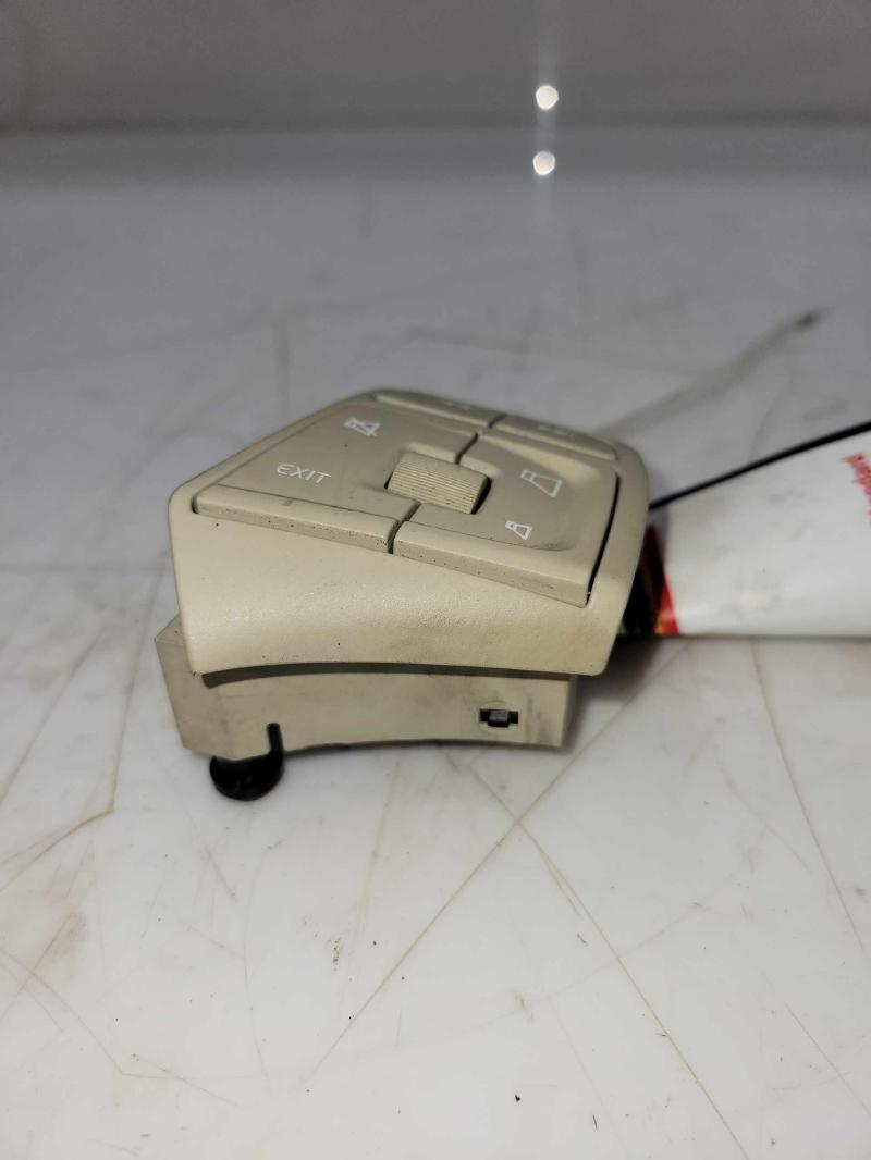 2009 - 2013 Volvo XC60 Steering Wheel Radio Controls (Beige) OEM 31318646
