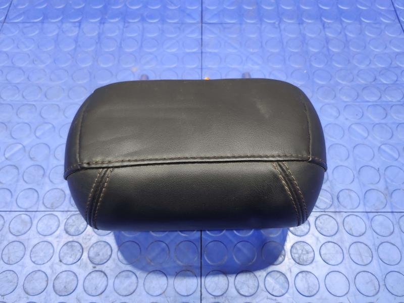 2017 Chrysler 200 Headrest