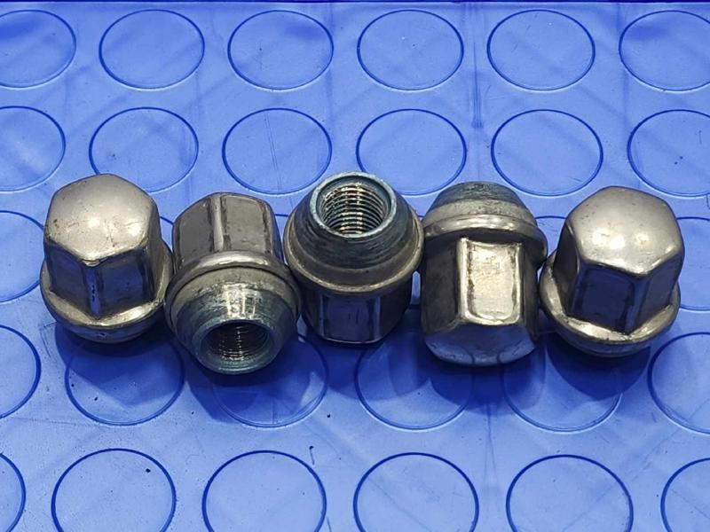 2011 Buick LaCrosse Lug Nuts
