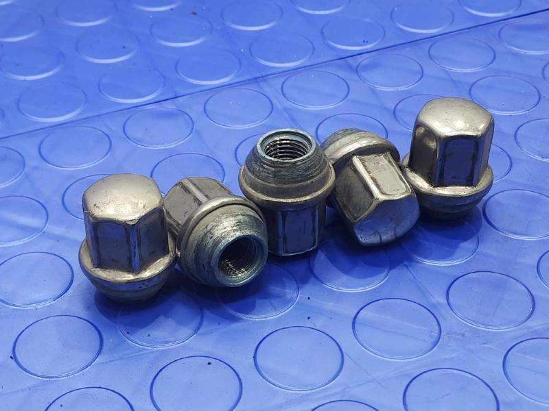 2011 Buick LaCrosse Lug Nuts