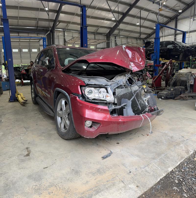 2012 Jeep Grand Cherokee Center Pillar