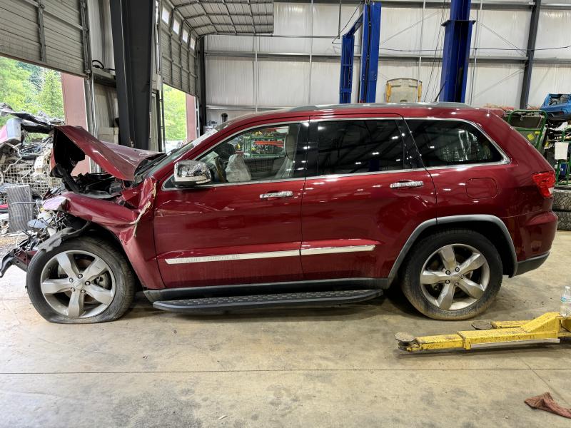 2012 Jeep Grand Cherokee Center Pillar