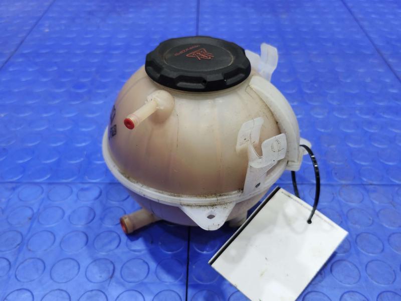 2018 Volkswagen Passat Coolant Recovery Bottle