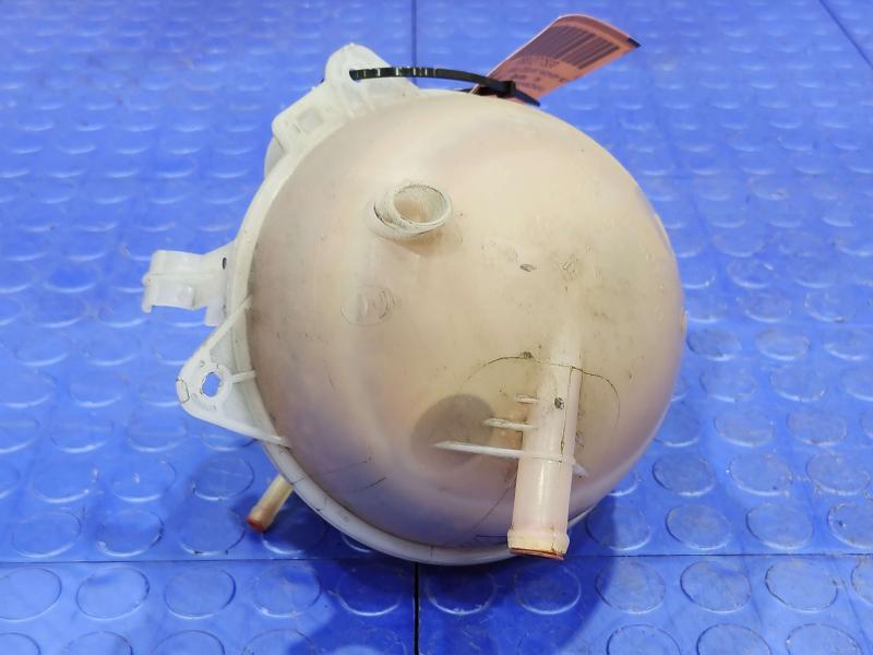 2018 Volkswagen Passat Coolant Recovery Bottle