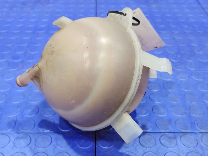 2018 Volkswagen Passat Coolant Recovery Bottle