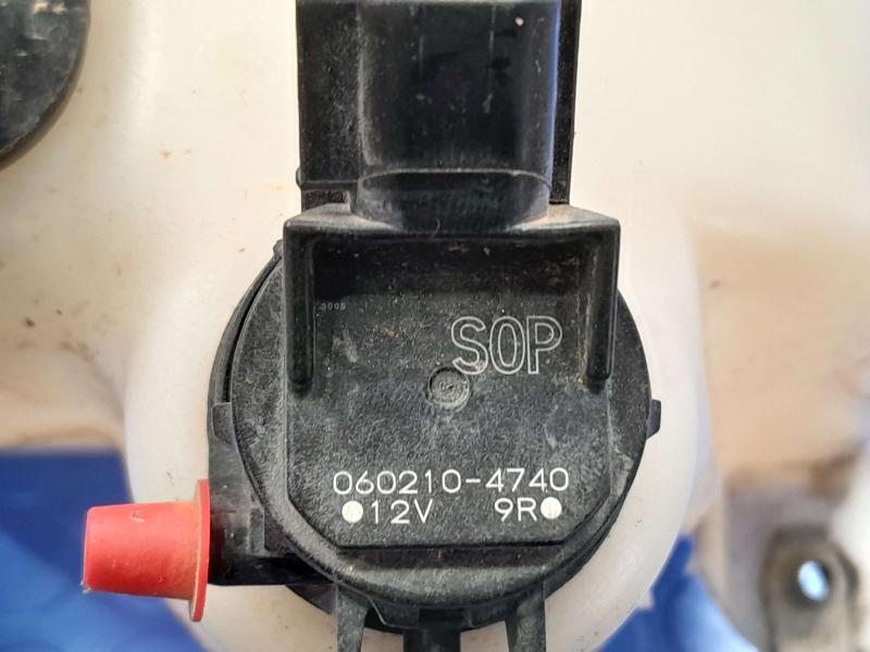 2015 Dodge Charger Washer Bottle