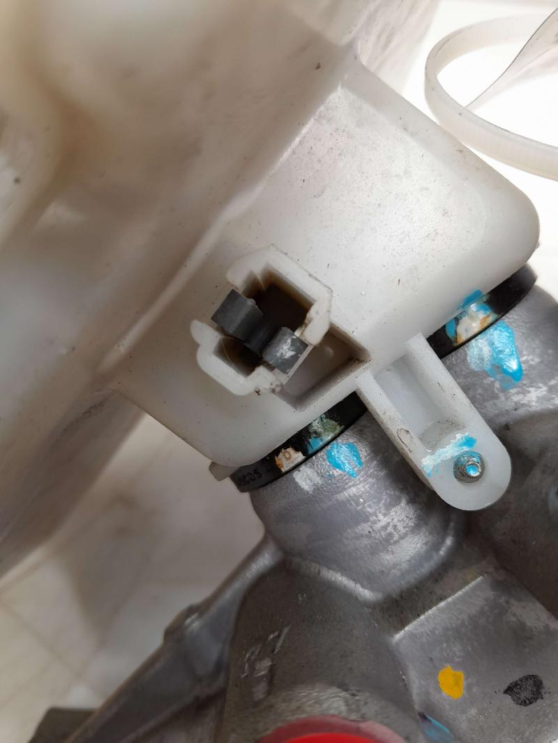 2011 Jeep Grand Cherokee Master Cylinder