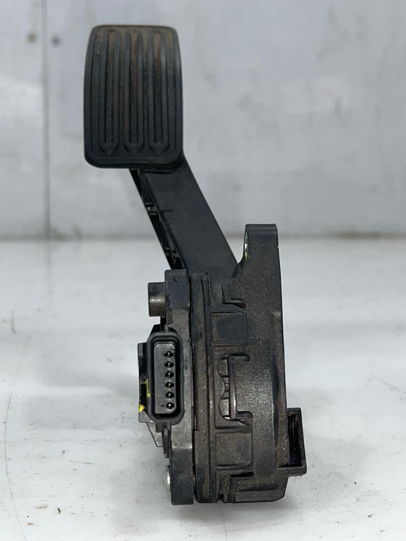 2013 - 2018 Nissan Altima Accelerator Pedal Assembly OEM 180023TA0B