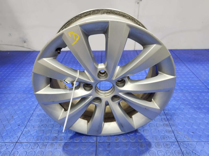2015 Volkswagen Beetle Wheel