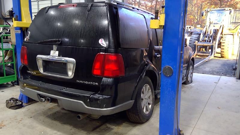 2004 Lincoln Navigator Fender