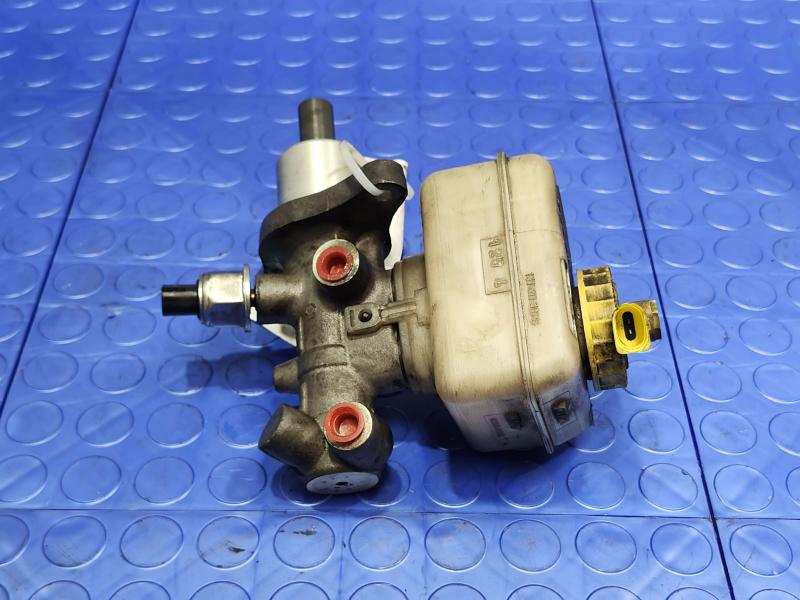 2005 Volkswagen Jetta Master Cylinder