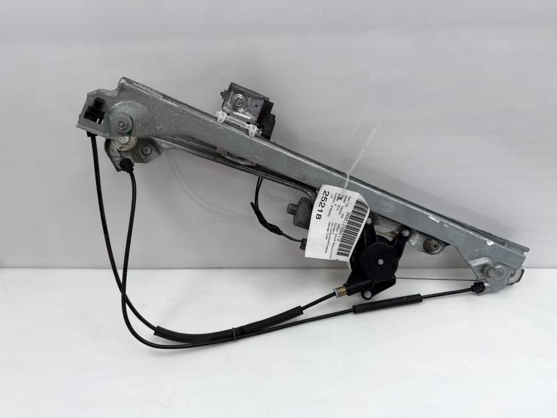 2010 Chevrolet Tahoe Front Door Regulator