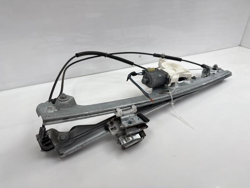 2010 Chevrolet Tahoe Front Door Regulator