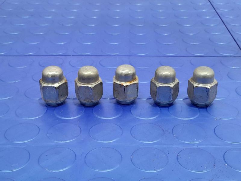 2012 Kia Sorento Lug Nuts