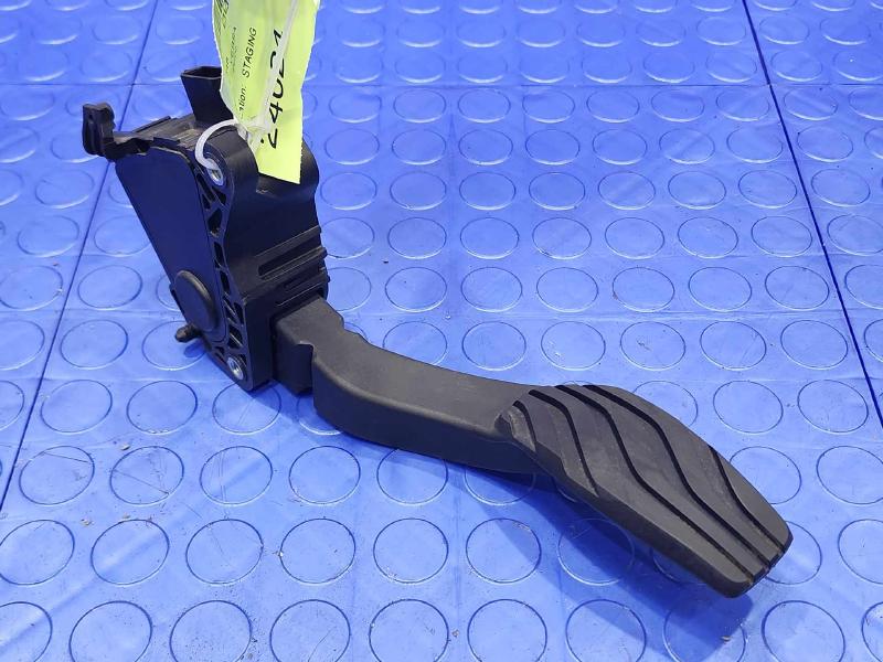 2020-2024 Nissan Versa Accelerator Pedal Assembly with Sensor OEM 180025RA0A