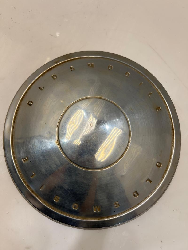 1976 Oldsmobile Cutlass Center Cap