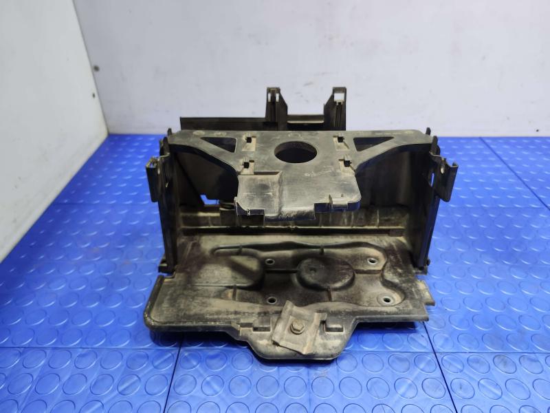 2005 Volkswagen Jetta Battery Tray