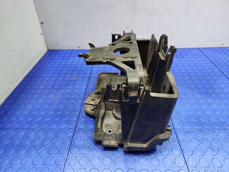 2005 Volkswagen Jetta Battery Tray