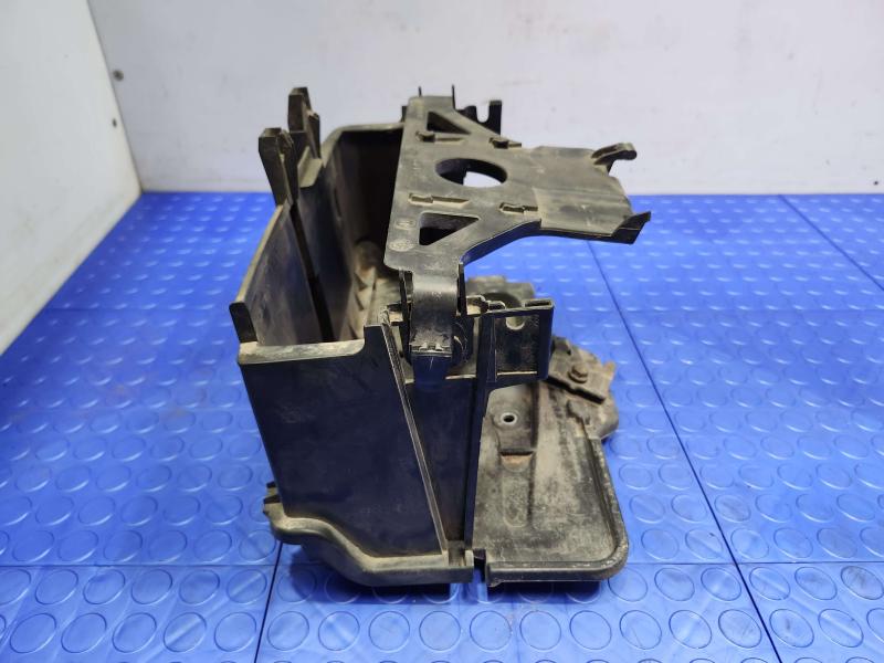 2005 Volkswagen Jetta Battery Tray