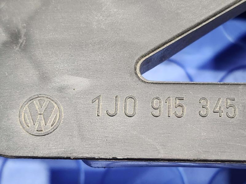 2005 Volkswagen Jetta Battery Tray