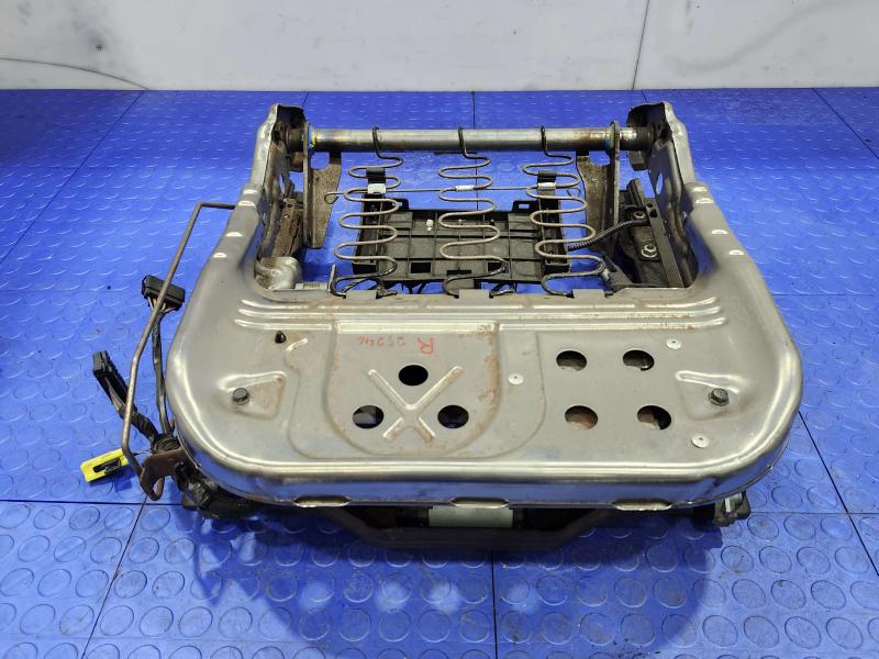 2013 Chrysler 300 Seat Track