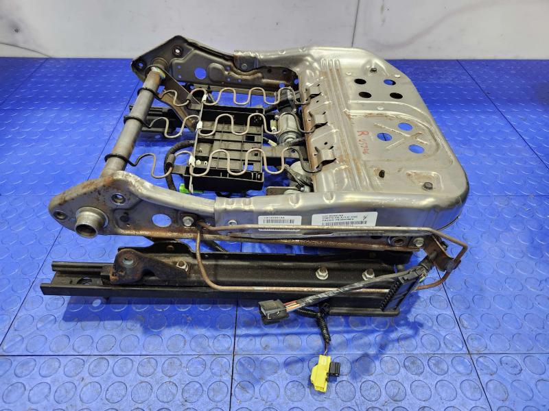2013 Chrysler 300 Seat Track