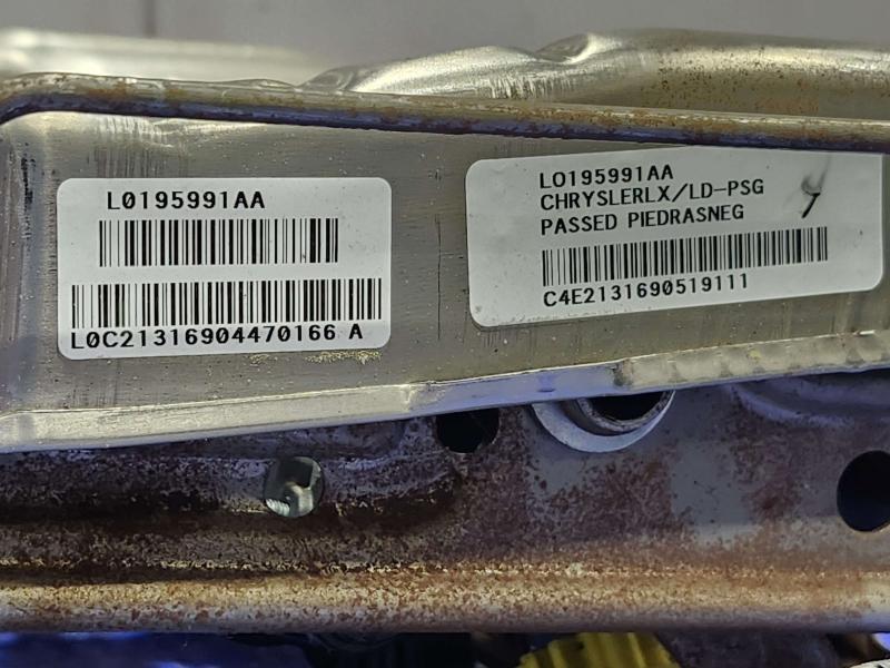 2013 Chrysler 300 Seat Track