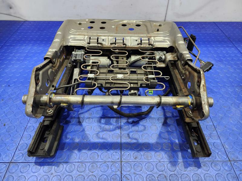 2013 Chrysler 300 Seat Track