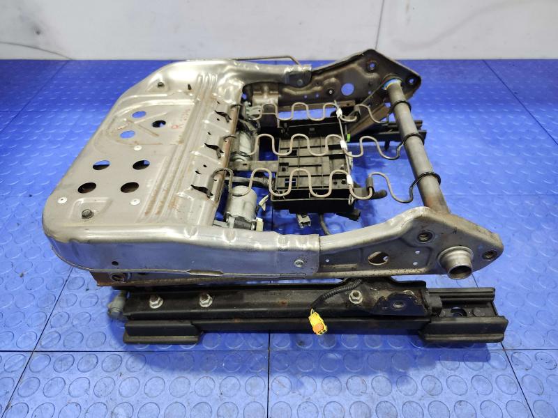 2013 Chrysler 300 Seat Track