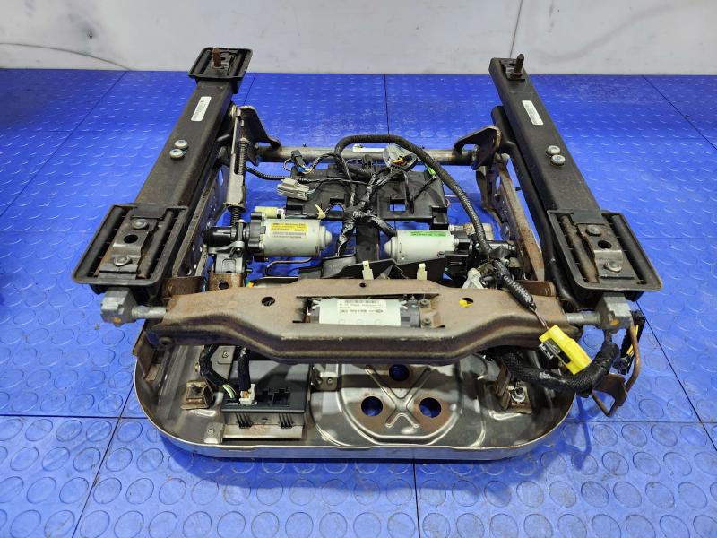 2013 Chrysler 300 Seat Track