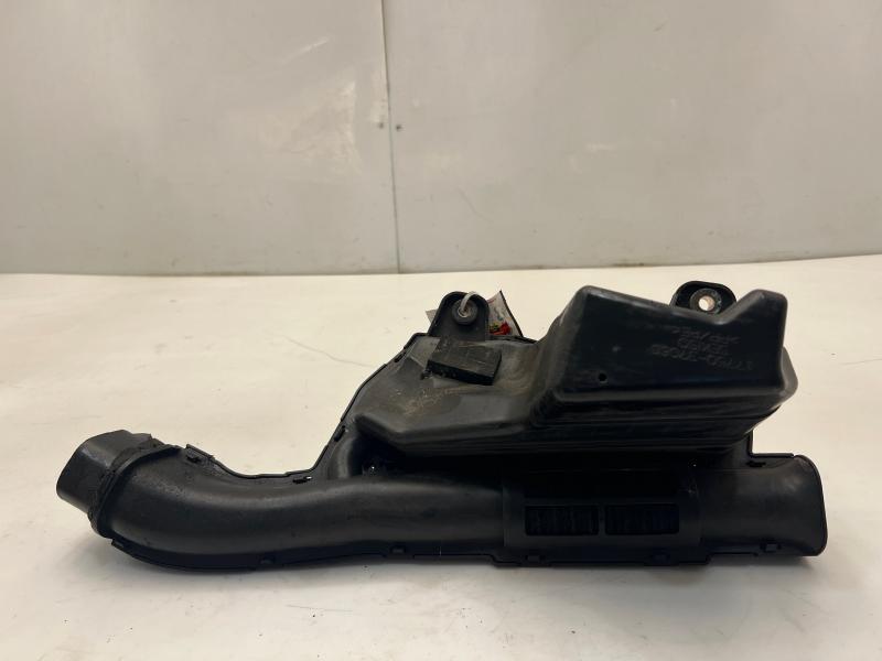 2011 - 2015 Toyota Prius Engine Air Inlet Intake Hose OEM 17750-37060