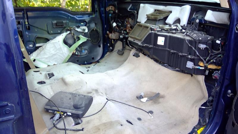 2008 Ford F-350 Super Duty Center Pillar