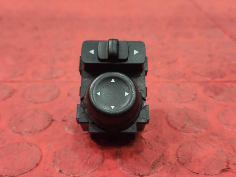 2020 Nissan Kicks Door Switch Front