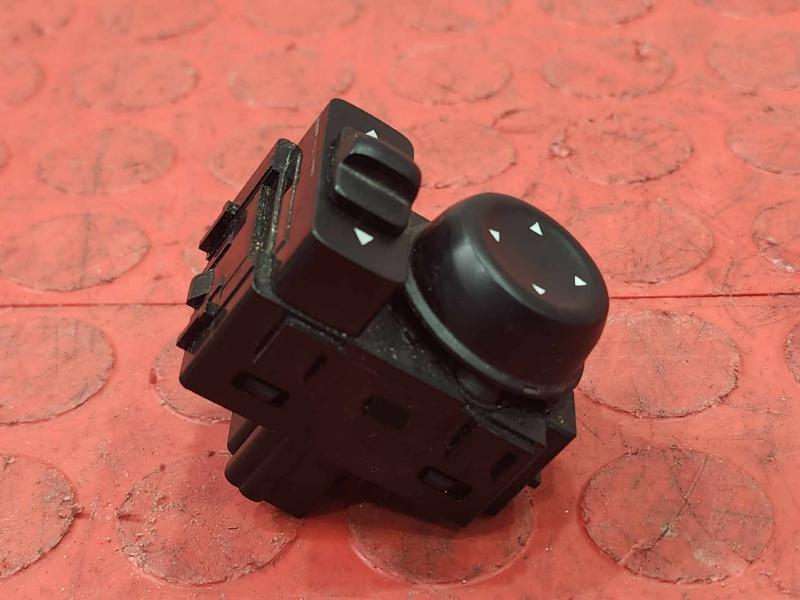 2020 Nissan Kicks Door Switch Front