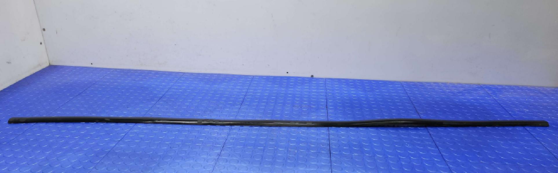 2011 Infiniti QX56 Rocker Moulding
