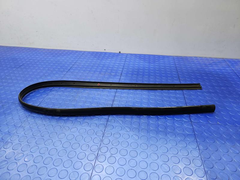 2011 Infiniti QX56 Rocker Moulding