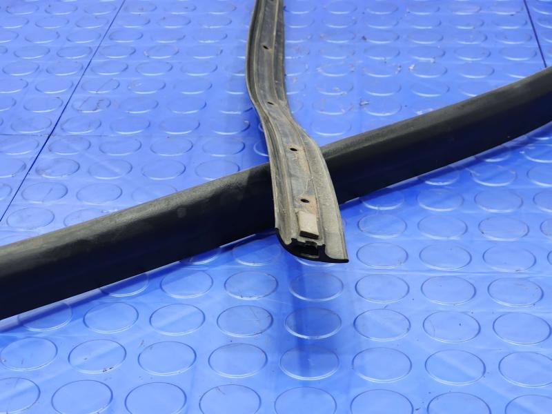2011 Infiniti QX56 Rocker Moulding