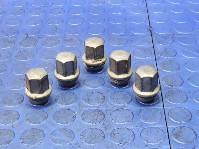 2014 Dodge Durango Lug Nuts