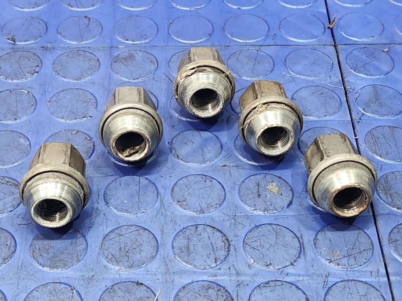2014 Dodge Durango Lug Nuts