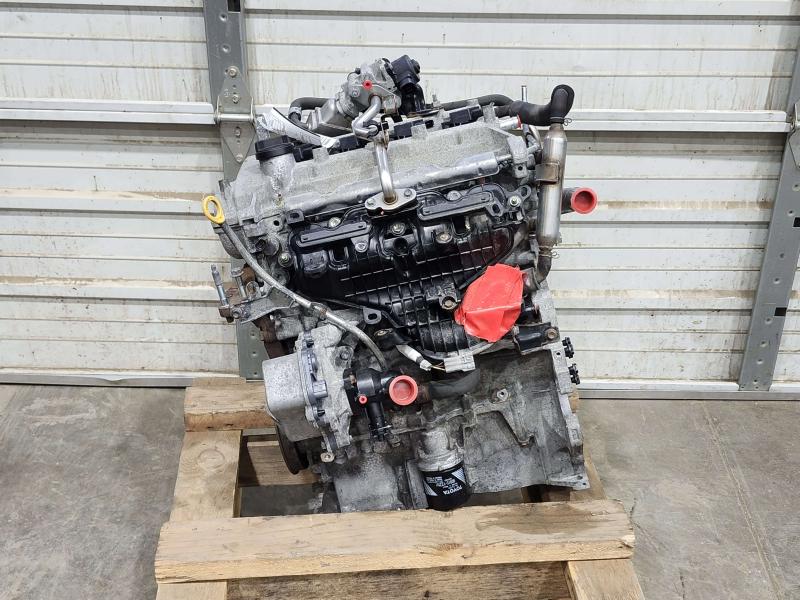 2015 Toyota Prius Engine Assembly/Motor