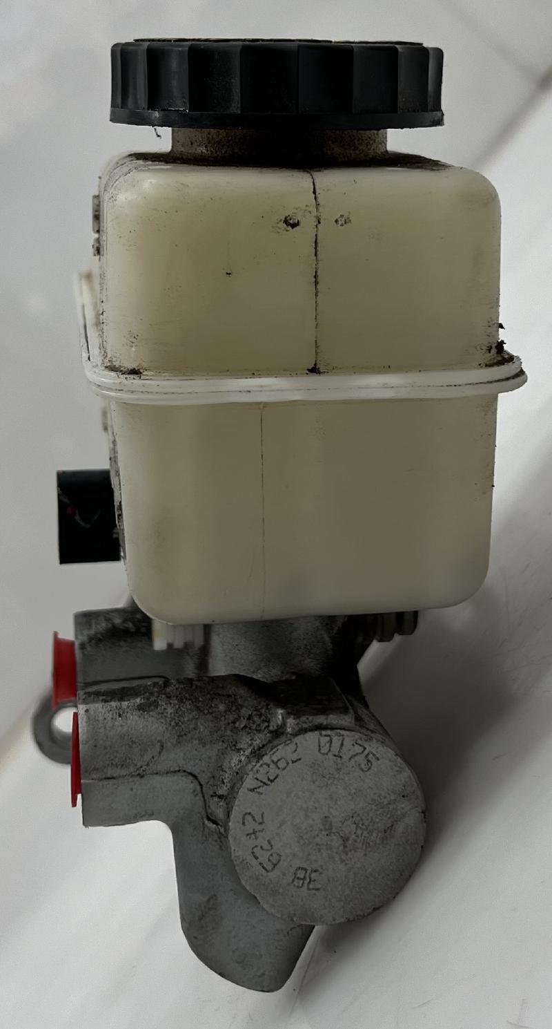 2010 - 2021 Nissan Frontier 4.0L Brake Master Cylinder Assembly OEM 460109BP1A
