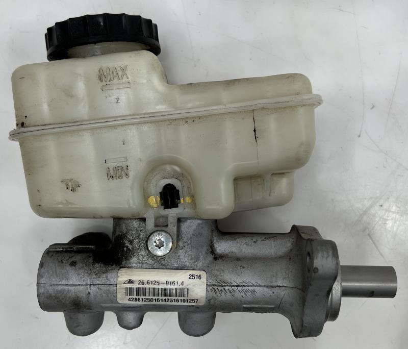 2010 - 2021 Nissan Frontier 4.0L Brake Master Cylinder Assembly OEM 460109BP1A