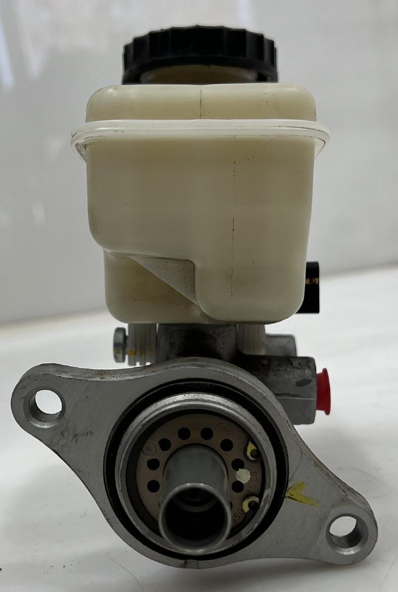 2010 - 2021 Nissan Frontier 4.0L Brake Master Cylinder Assembly OEM 460109BP1A