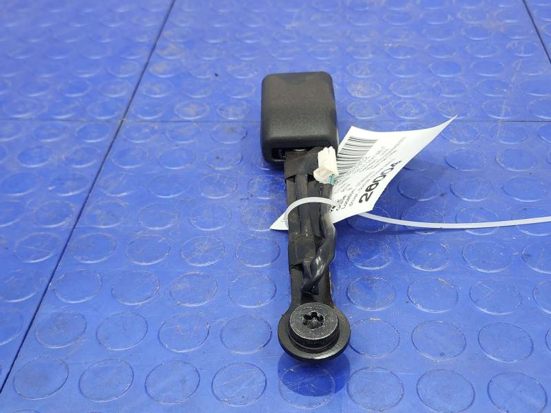 2019 Nissan Titan Front Seat Belt