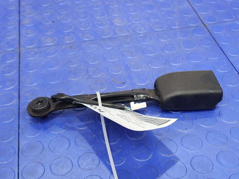 2019 Nissan Titan Front Seat Belt
