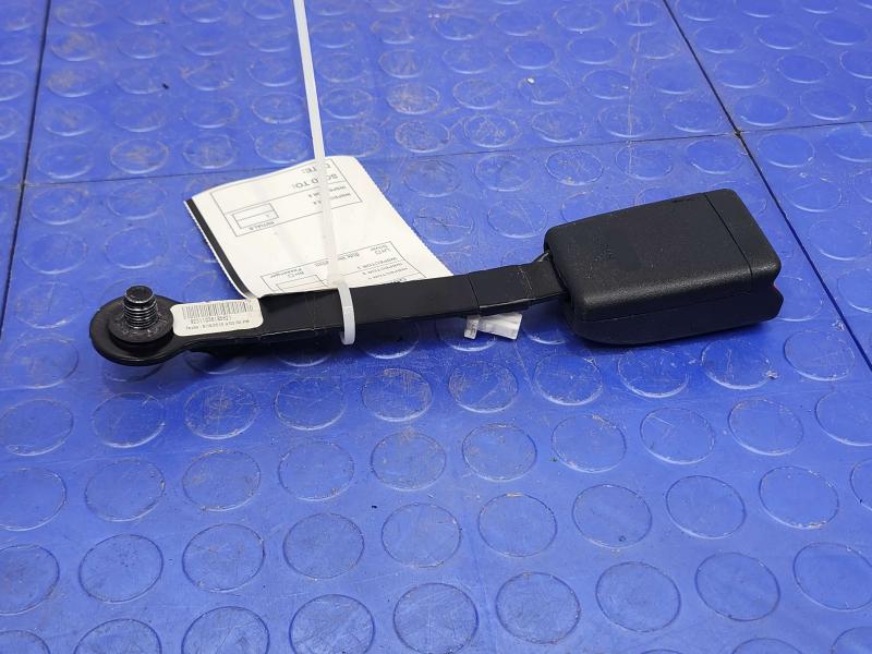 2019 Nissan Titan Front Seat Belt