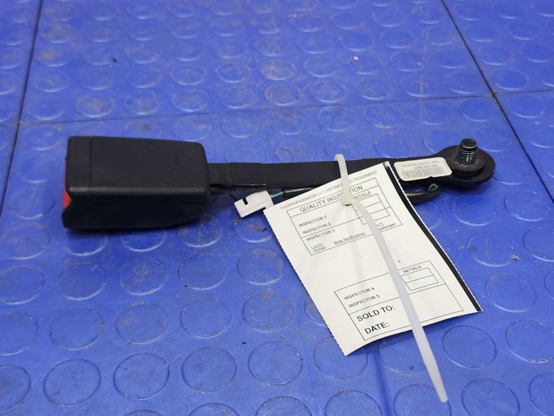 2019 Nissan Titan Front Seat Belt