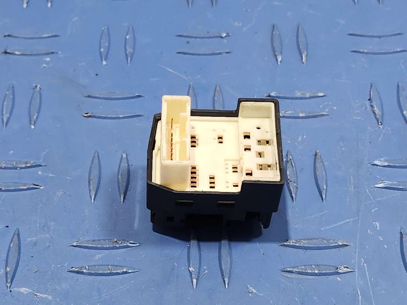 2013 Toyota Camry Door Switch Front