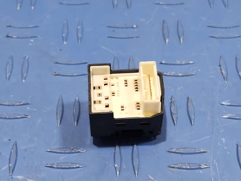 2013 Toyota Camry Door Switch Front