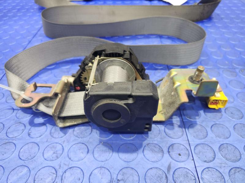 2004 Ford Explorer Front Seat Belt